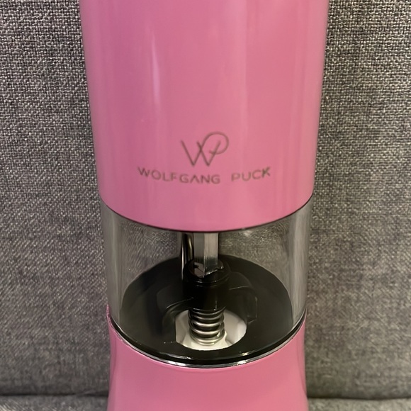 NIB Wolfgang Puck Spice Mill Pink SUPER NICE! - Picture 2 of 4